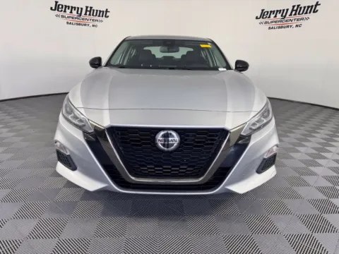 More photos of 2022 Nissan Altima 2.0 SR at Jerry Hunt Supercenter - Salisbury, NC