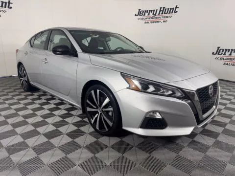 More photos of 2022 Nissan Altima 2.0 SR at Jerry Hunt Supercenter - Salisbury, NC