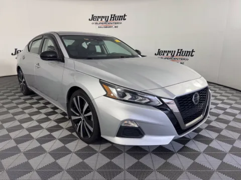 More photos of 2022 Nissan Altima 2.0 SR at Jerry Hunt Supercenter - Salisbury, NC