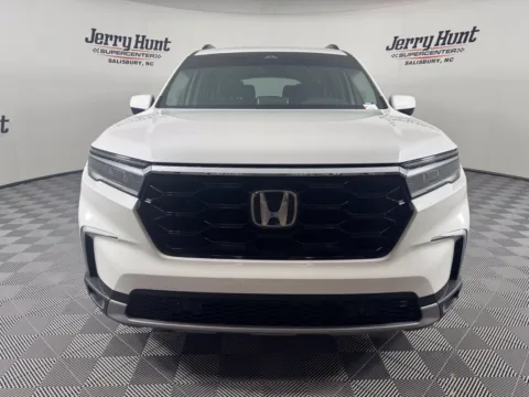 More photos of 2025 Honda Pilot Touring at Jerry Hunt Supercenter - Salisbury, NC
