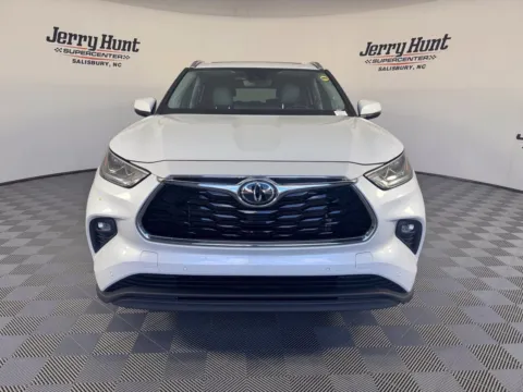 More photos of 2023 Toyota Highlander Limited at Jerry Hunt Supercenter - Salisbury, NC