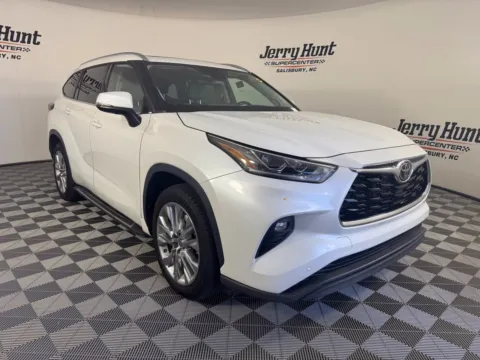 More photos of 2023 Toyota Highlander Limited at Jerry Hunt Supercenter - Salisbury, NC