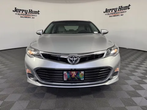 More photos of 2013 Toyota Avalon XLE at Jerry Hunt Supercenter - Salisbury, NC