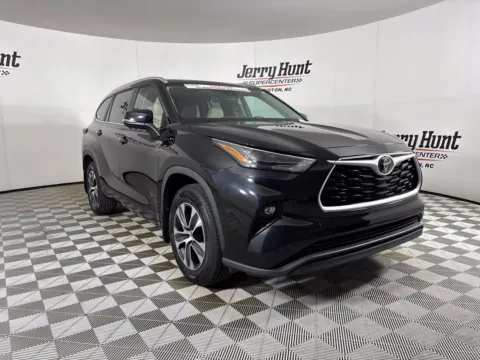 More photos of 2024 Toyota Highlander XLE at Jerry Hunt Supercenter - Salisbury, NC