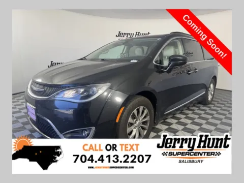 Black 2017 Chrysler Pacifica Touring L for sale in Salisbury, NC