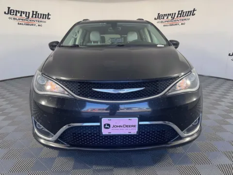 More photos of 2017 Chrysler Pacifica Touring L at Jerry Hunt Supercenter - Salisbury, NC