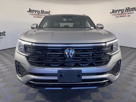 More photos of 2024 Volkswagen Atlas Cross Sport 2.0T SEL R-Line at Jerry Hunt Supercenter - Salisbury, NC