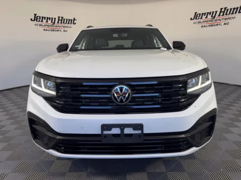 More photos of 2023 Volkswagen Atlas Cross Sport 2.0T SEL R-Line Black at Jerry Hunt Supercenter - Salisbury, NC