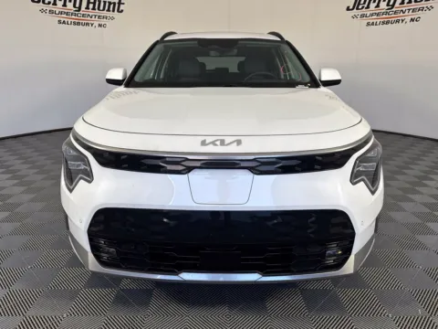 More photos of 2023 Kia Niro EV Wave at Jerry Hunt Supercenter - Salisbury, NC