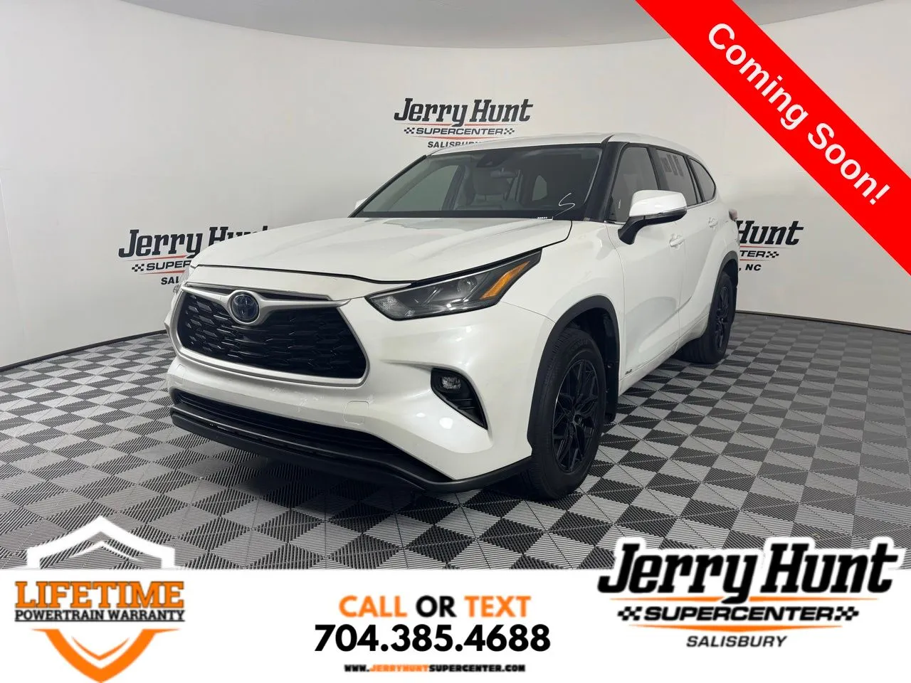 White 2023 Toyota Highlander Hybrid LE for sale in Salisbury, NC
