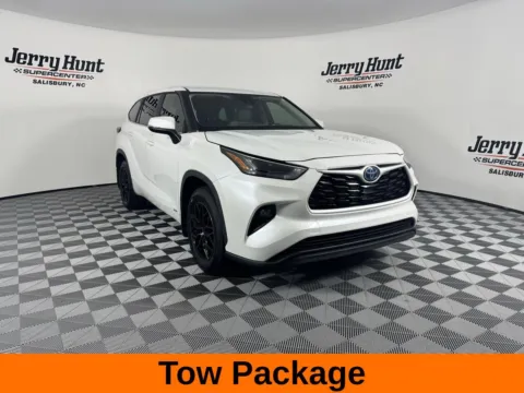 More photos of 2023 Toyota Highlander Hybrid LE at Jerry Hunt Supercenter - Salisbury, NC