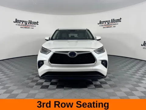 More photos of 2023 Toyota Highlander Hybrid LE at Jerry Hunt Supercenter - Salisbury, NC