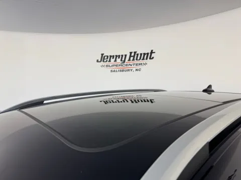More photos of 2022 Volkswagen Taos 1.5T SE at Jerry Hunt Supercenter - Salisbury, NC
