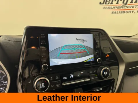 More photos of 2021 Toyota Highlander XLE at Jerry Hunt Supercenter - Salisbury, NC