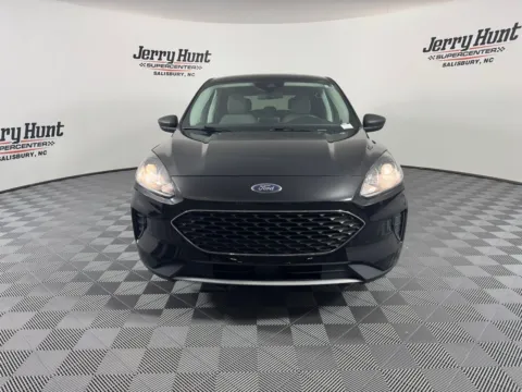 More photos of 2022 Ford Escape SE at Jerry Hunt Supercenter - Salisbury, NC