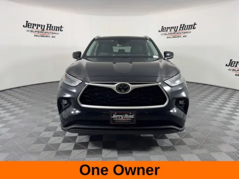 More photos of 2024 Toyota Highlander XLE at Jerry Hunt Supercenter - Salisbury, NC