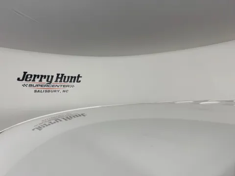 More photos of 2022 GMC Acadia SLE at Jerry Hunt Supercenter - Salisbury, NC