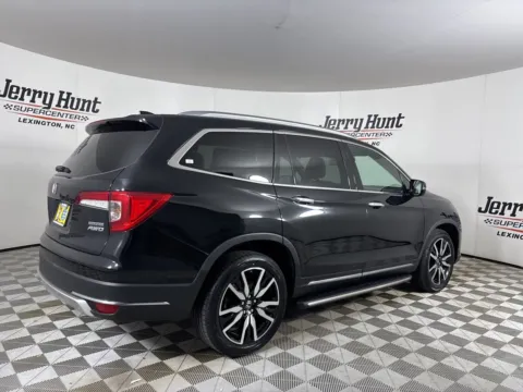 More photos of 2020 Honda Pilot Touring at Jerry Hunt Supercenter - Salisbury, NC