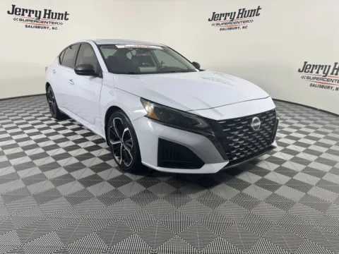 More photos of 2023 Nissan Altima 2.5 SR at Jerry Hunt Supercenter - Salisbury, NC