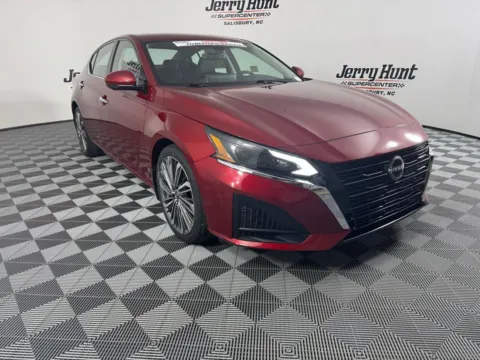 More photos of 2023 Nissan Altima 2.5 SL at Jerry Hunt Supercenter - Salisbury, NC
