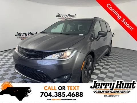 Gray 2018 Chrysler Pacifica Touring L for sale in Salisbury, NC