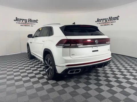 More photos of 2025 Volkswagen Atlas Cross Sport 2.0T SEL Premium R-Line at Jerry Hunt Supercenter - Salisbury, NC