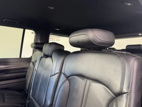 More photos of 2023 Jeep Wagoneer Series II at Jerry Hunt Supercenter - Salisbury, NC