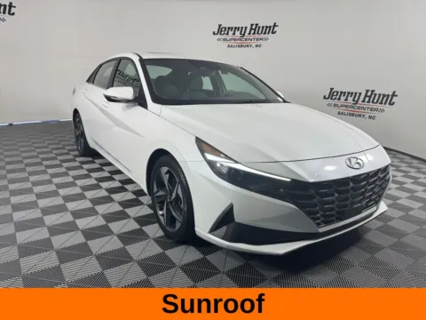 More photos of 2022 Hyundai Elantra SEL at Jerry Hunt Supercenter - Salisbury, NC