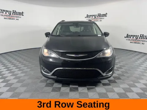 More photos of 2020 Chrysler Pacifica Touring L at Jerry Hunt Supercenter - Salisbury, NC