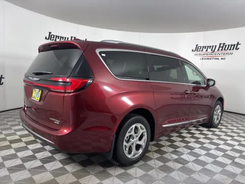 More photos of 2021 Chrysler Pacifica Limited at Jerry Hunt Supercenter - Salisbury, NC