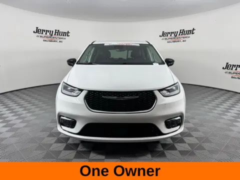 More photos of 2024 Chrysler Pacifica Touring L at Jerry Hunt Supercenter - Salisbury, NC