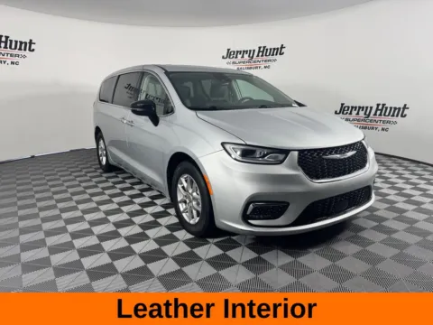 More photos of 2024 Chrysler Pacifica Touring L at Jerry Hunt Supercenter - Salisbury, NC