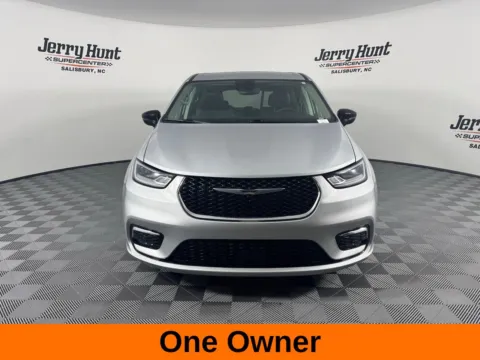 More photos of 2024 Chrysler Pacifica Touring L at Jerry Hunt Supercenter - Salisbury, NC