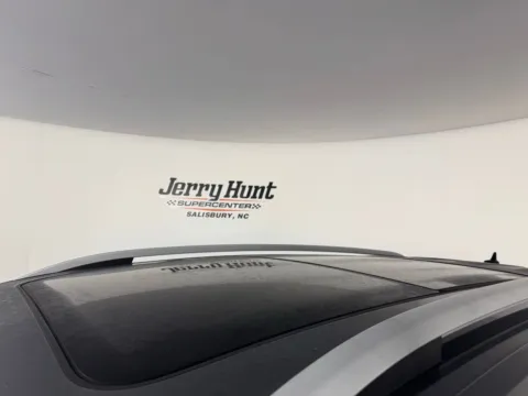 More photos of 2022 Volkswagen Atlas 3.6L V6 SEL R-Line at Jerry Hunt Supercenter - Salisbury, NC