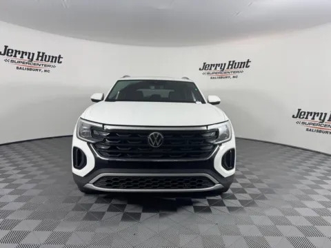 More photos of 2024 Volkswagen Atlas Cross Sport 2.0T SE w/Technology at Jerry Hunt Supercenter - Salisbury, NC