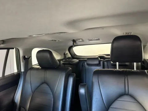 More photos of 2023 Toyota Highlander XLE at Jerry Hunt Supercenter - Salisbury, NC
