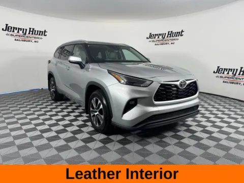 More photos of 2022 Toyota Highlander XLE at Jerry Hunt Supercenter - Salisbury, NC