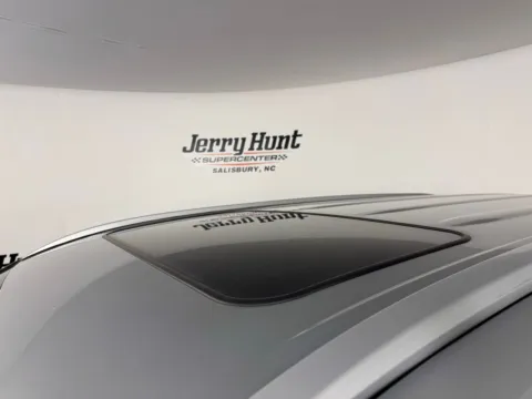More photos of 2022 Toyota Highlander XLE at Jerry Hunt Supercenter - Salisbury, NC