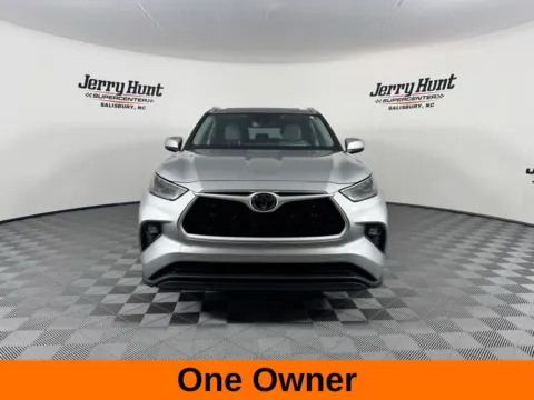 More photos of 2022 Toyota Highlander XLE at Jerry Hunt Supercenter - Salisbury, NC