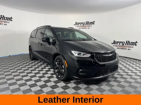 More photos of 2025 Chrysler Pacifica Limited at Jerry Hunt Supercenter - Salisbury, NC