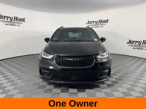 More photos of 2025 Chrysler Pacifica Limited at Jerry Hunt Supercenter - Salisbury, NC