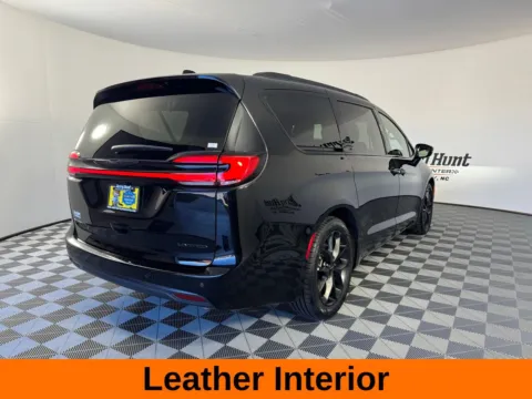 More photos of 2025 Chrysler Pacifica Limited at Jerry Hunt Supercenter - Salisbury, NC