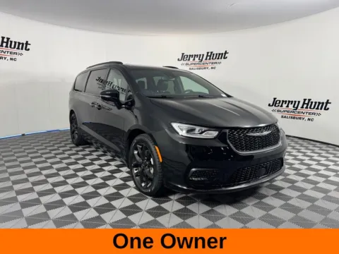 More photos of 2025 Chrysler Pacifica Limited at Jerry Hunt Supercenter - Salisbury, NC