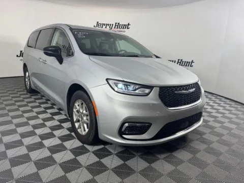 More photos of 2024 Chrysler Pacifica Touring L at Jerry Hunt Supercenter - Salisbury, NC