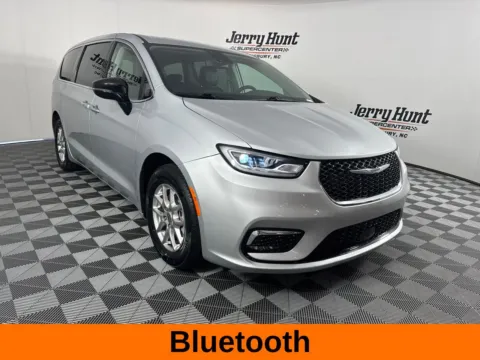 More photos of 2024 Chrysler Pacifica Touring L at Jerry Hunt Supercenter - Salisbury, NC