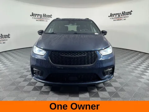 More photos of 2025 Chrysler Pacifica Limited at Jerry Hunt Supercenter - Salisbury, NC