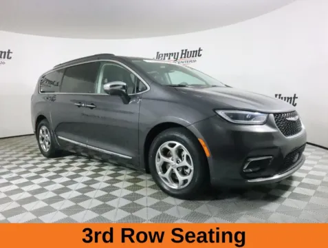 More photos of 2022 Chrysler Pacifica Limited at Jerry Hunt Supercenter - Salisbury, NC