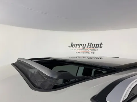 More photos of 2022 Jeep Wagoneer Series III at Jerry Hunt Supercenter - Salisbury, NC