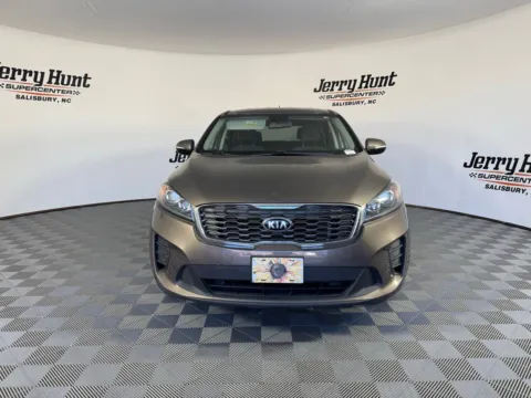 More photos of 2019 Kia Sorento LX at Jerry Hunt Supercenter - Salisbury, NC