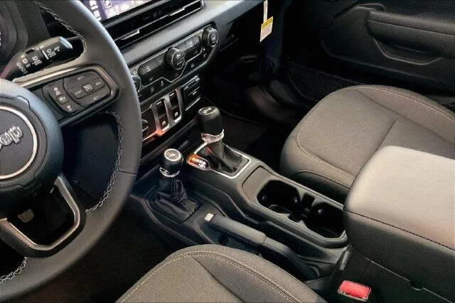 Jeep Wrangler photo 7